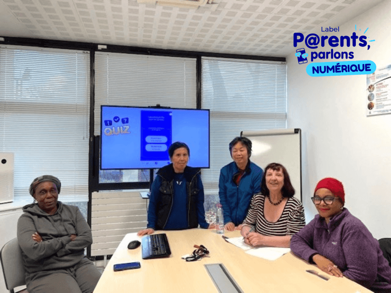 Café débat parents numérique 20 novembre 2025 avec logo